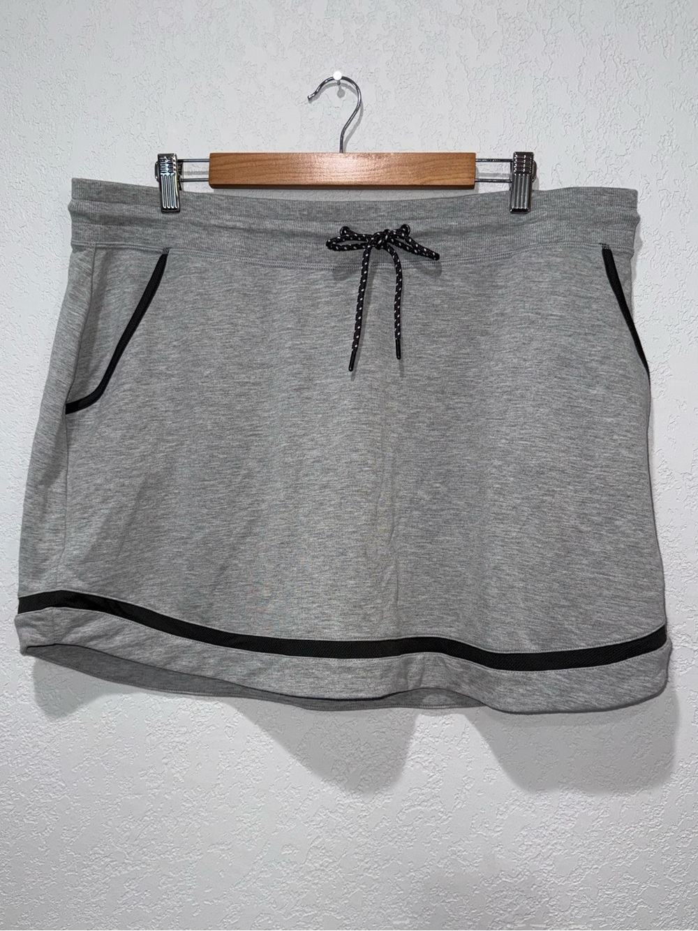 St John’s Bay - Gray Drawstring Athletic Skort with Black Trim and pockets